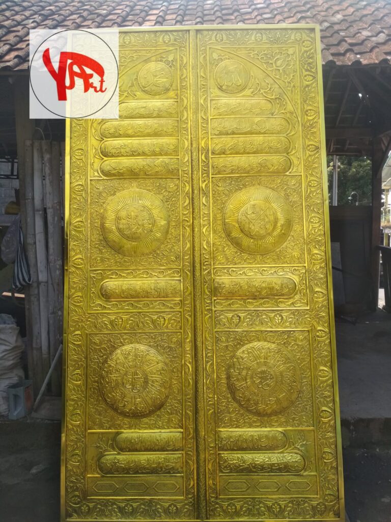 Replika Pintu Ka'bah Kuningan