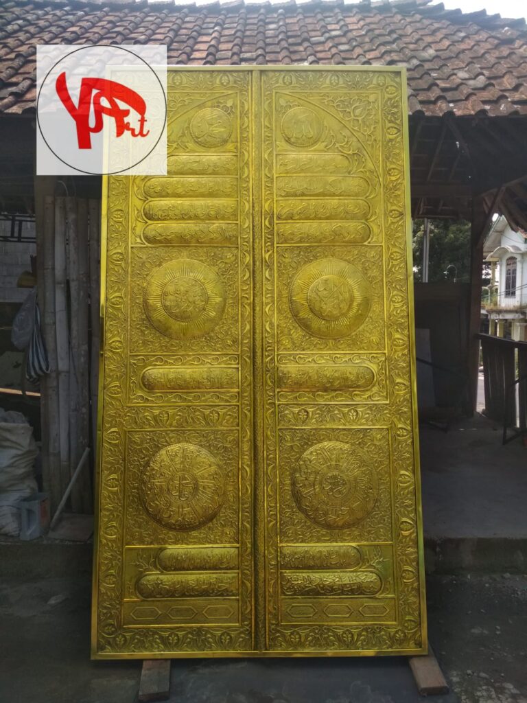 Replika Pintu Ka'bah Kuningan