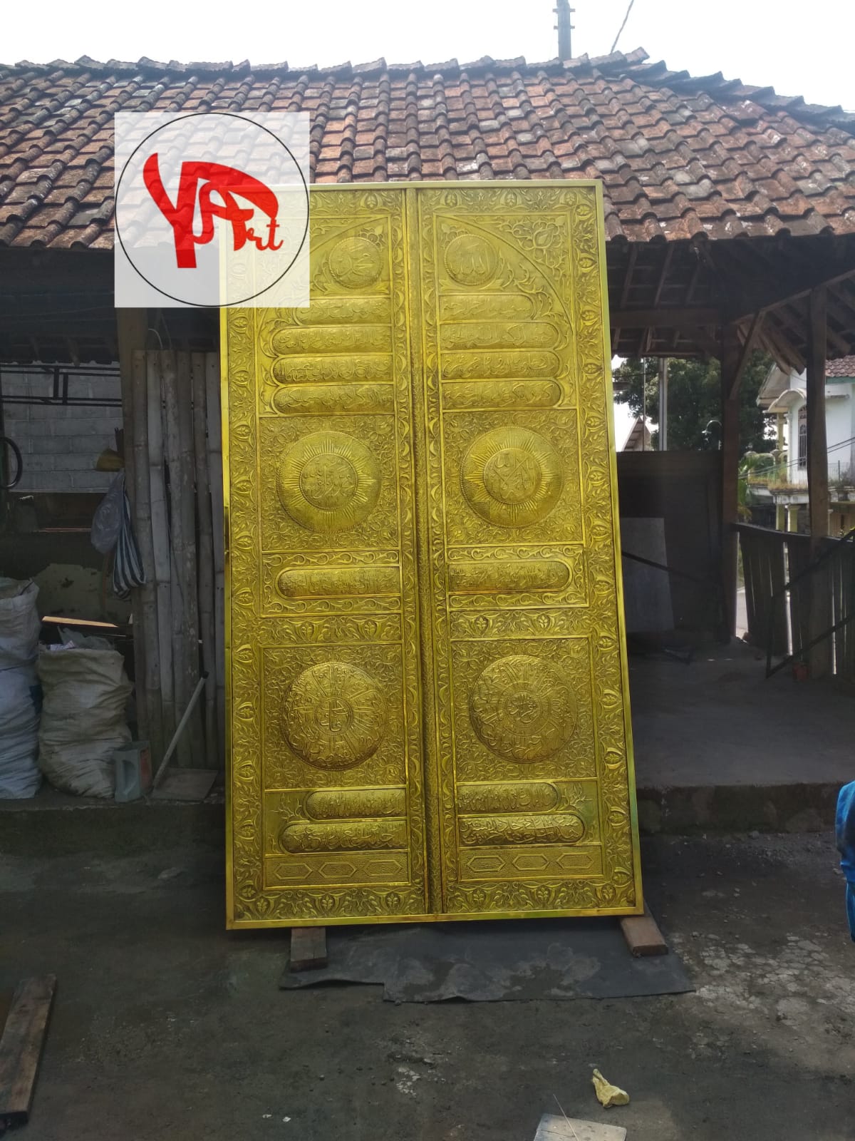 Replika Pintu Ka'Bah Kuningan