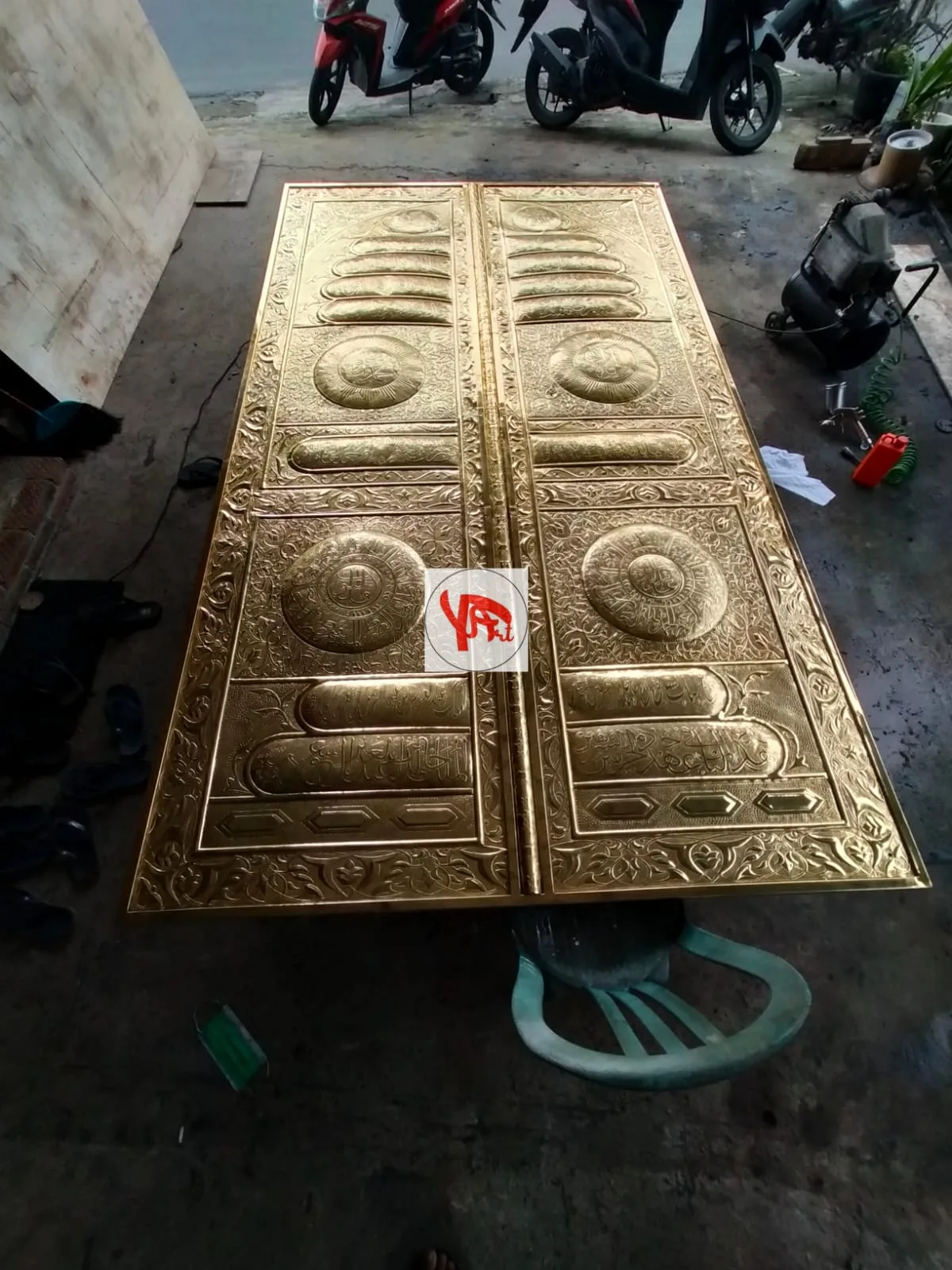 Kaligrafi Pintu Kabah Replika Pintu Kabah Kuningan