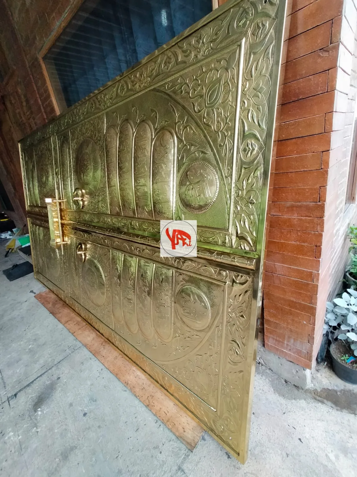 Kaligrafi Pintu Kabah Replika Pintu Kabah Kuningan