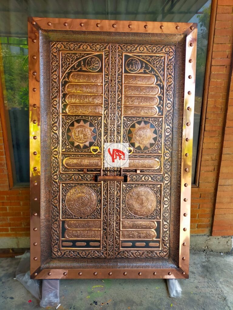 Kaligrafi Pintu Kabah Tembaga