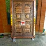 Kaligrafi Pintu Kabah Tembaga