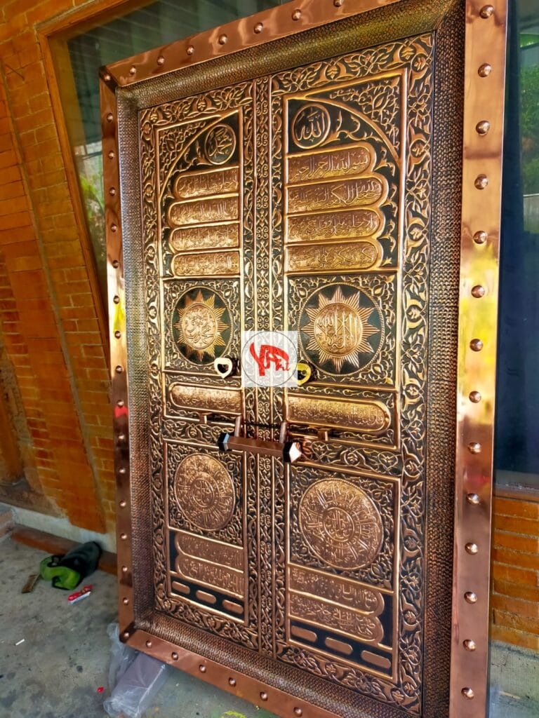 Kaligrafi Pintu Kabah Tembaga