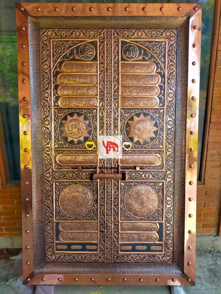 Kaligrafi Pintu Kabah Tembaga