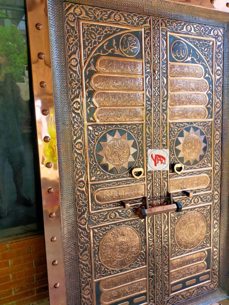 Kaligrafi Pintu Kabah Tembaga