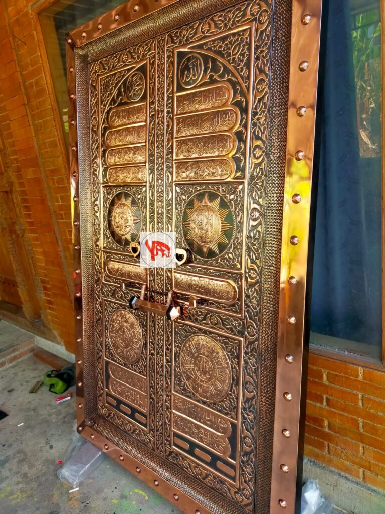 Kaligrafi Pintu Kabah Tembaga