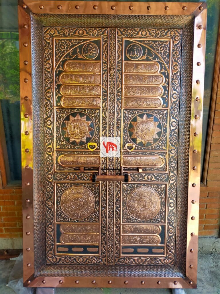 Kaligrafi Pintu Kabah Tembaga