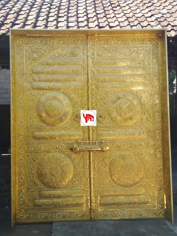 Kaligrafi Timbul Kuningan Pintu Kabah