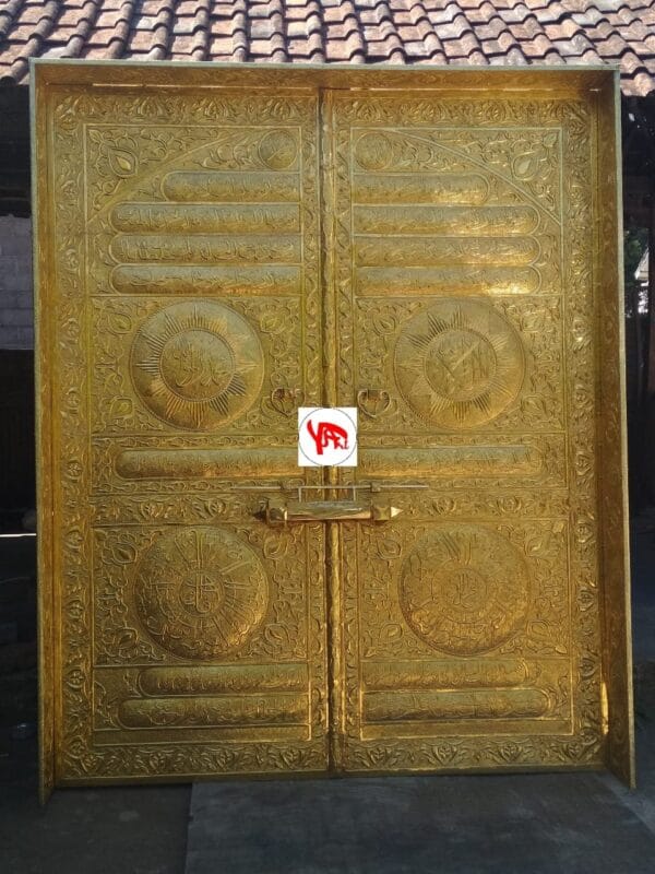 Kaligrafi Timbul Kuningan Pintu Kabah