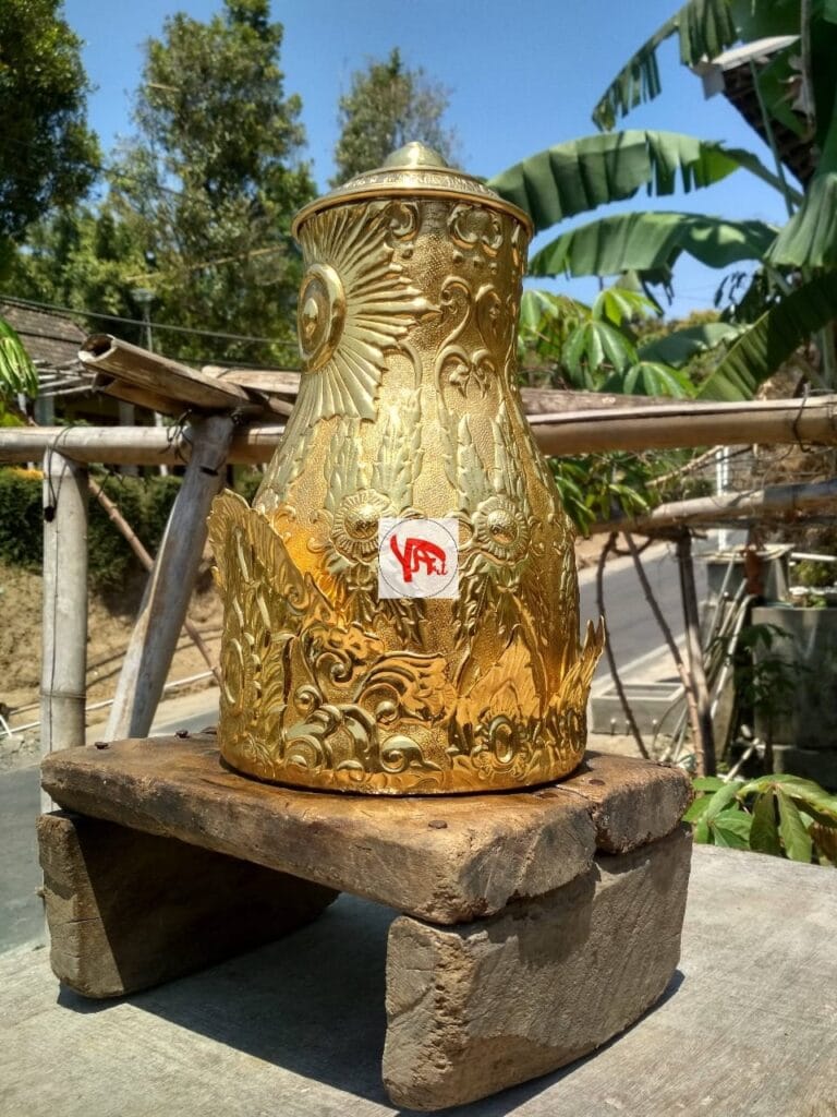 Mahkota Raja Bahan Kuningan Mahkota Raja Bahan Kuningan