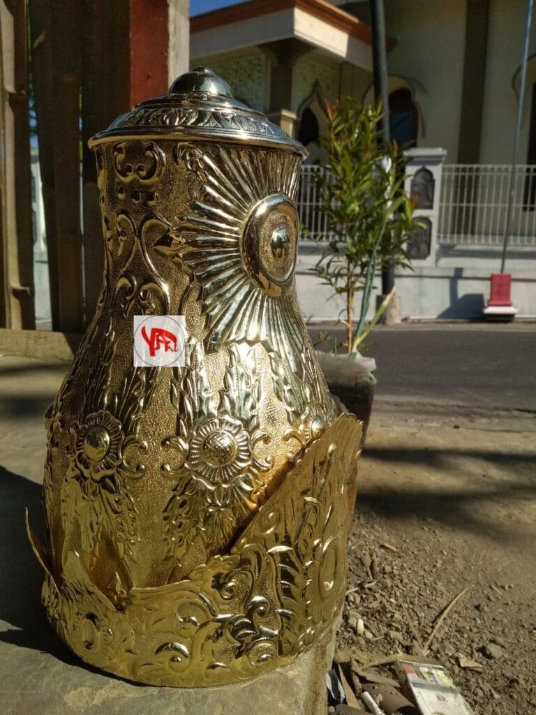 Mahkota Raja Bahan Kuningan Mahkota Raja Bahan Kuningan