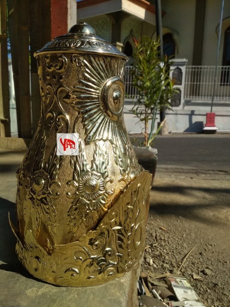 Mahkota Raja Bahan Kuningan Mahkota Raja Bahan Kuningan