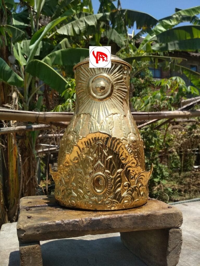 Mahkota Raja Bahan Kuningan Mahkota Raja Bahan Kuningan