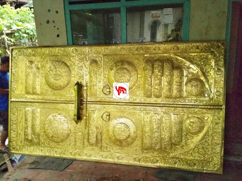 Jual Replika Pintu Kabah Kuningan Ukiran Tangan Jual Replika Pintu Kabah Kuningan Ukiran Tangan