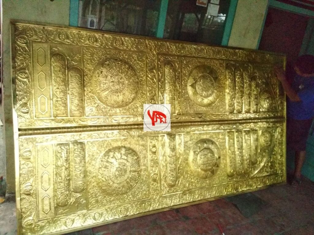 Jual Replika Pintu Kabah Kuningan Ukiran Tangan Jual Replika Pintu Kabah Kuningan Ukiran Tangan