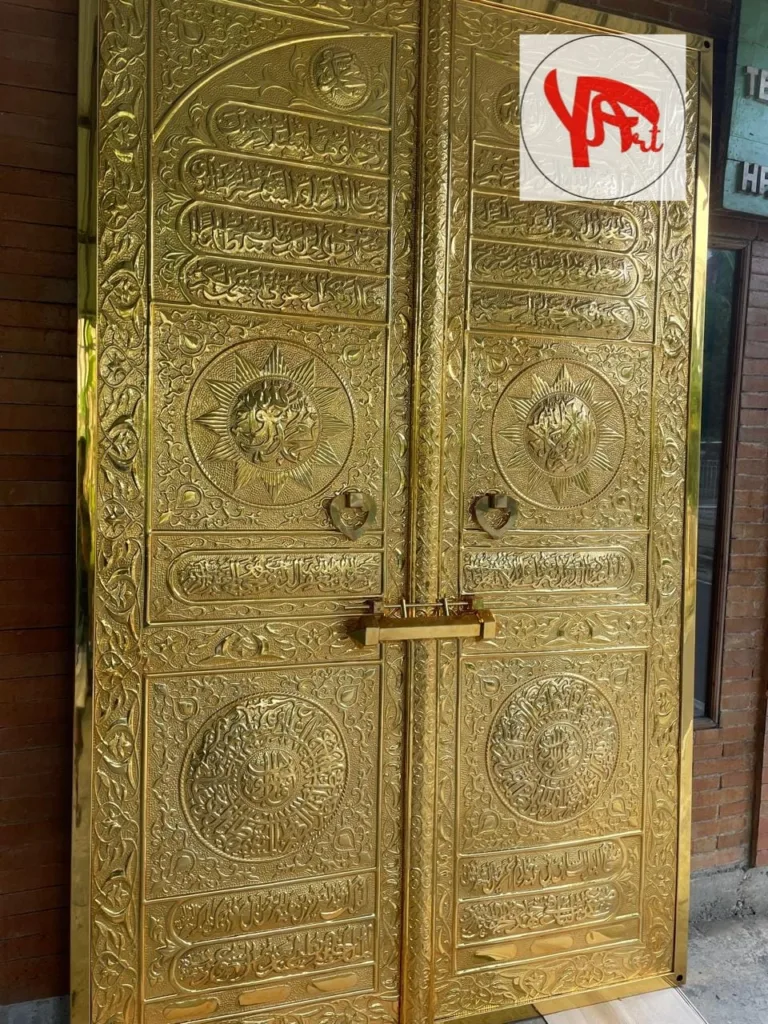 Kaligrafi Pintu Kabah Kuningan Ukir Timbul
