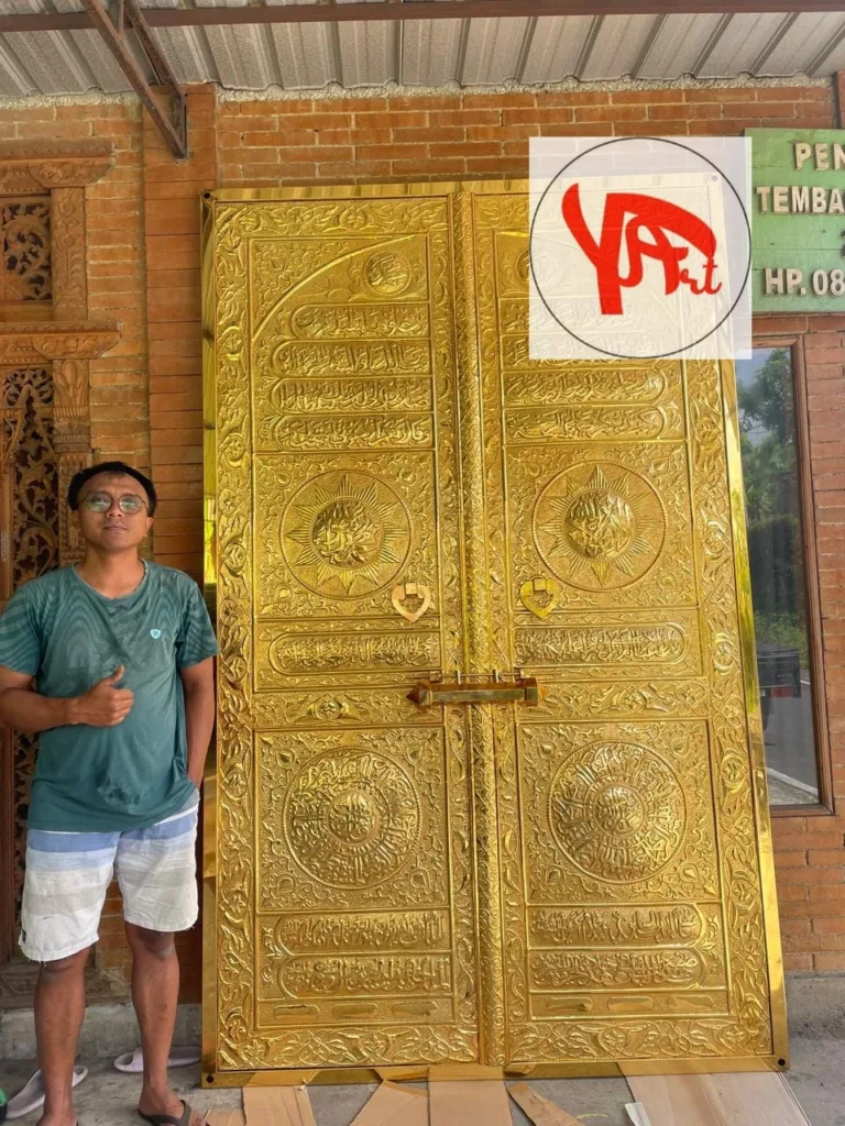 Kaligrafi Pintu Kabah Kuningan Ukir Timbul