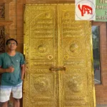 Kaligrafi Pintu Kabah Kuningan Ukir Timbul