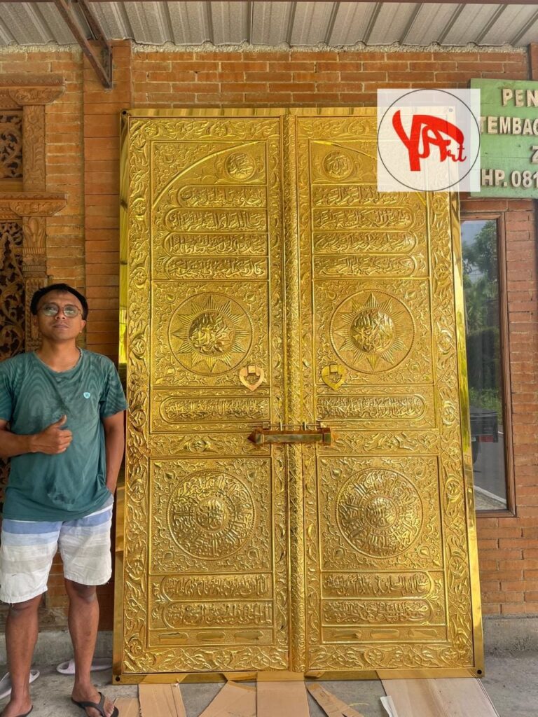 Kaligrafi Pintu Kabah Kuningan Ukir Timbul