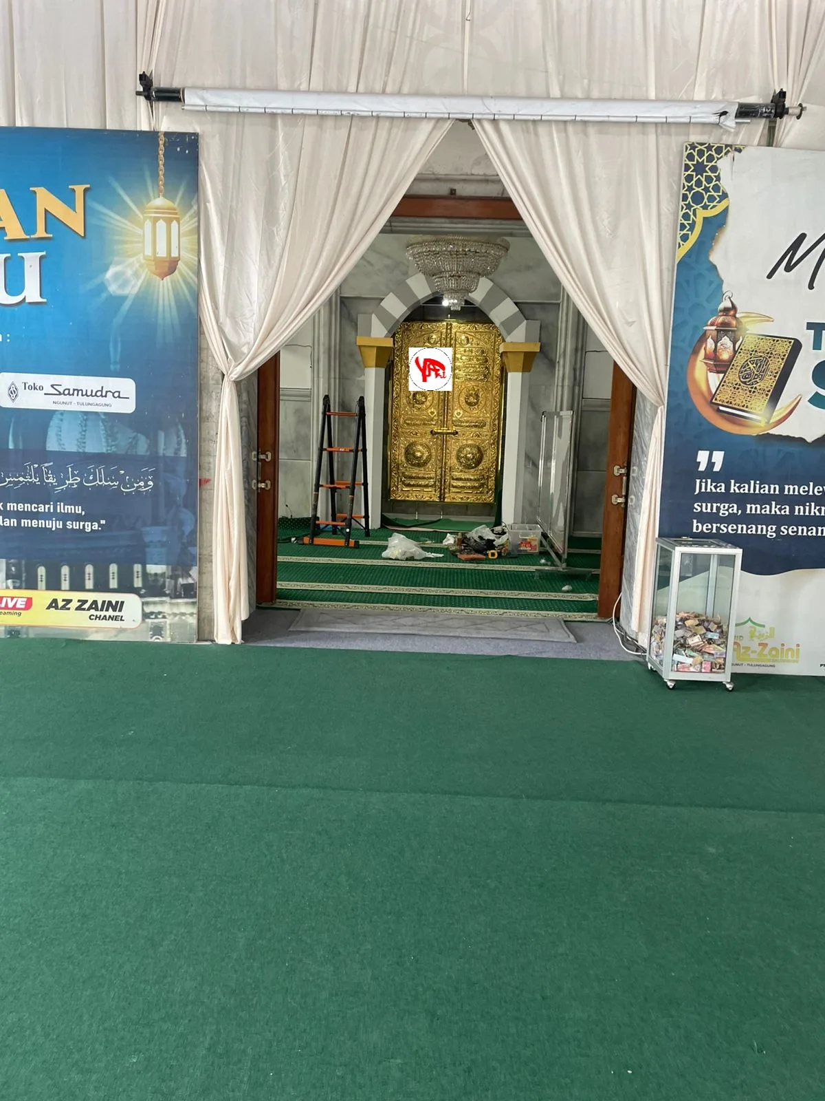 Replika Pintu Ka'bah Kuningan untuk Berbagai Tipe Masjid Replika Pintu Ka'bah Kuningan untuk Berbagai Tipe Masjid