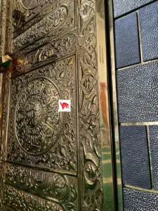 Replika Pintu Ka'bah Kuningan untuk Berbagai Tipe Masjid Replika Pintu Ka'bah Kuningan untuk Berbagai Tipe Masjid
