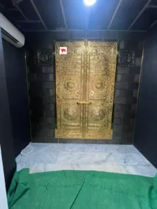 Replika Pintu Ka'bah Kuningan untuk Berbagai Tipe Masjid Replika Pintu Ka'bah Kuningan untuk Berbagai Tipe Masjid