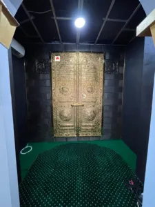 Replika Pintu Ka'bah Kuningan untuk Berbagai Tipe Masjid Replika Pintu Ka'bah Kuningan untuk Berbagai Tipe Masjid